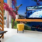 Promenade Apts *