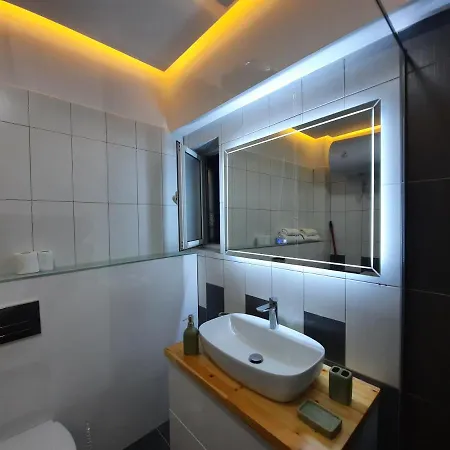 Promenade Apts ساراندا