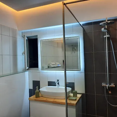 Promenade Apts Sarande